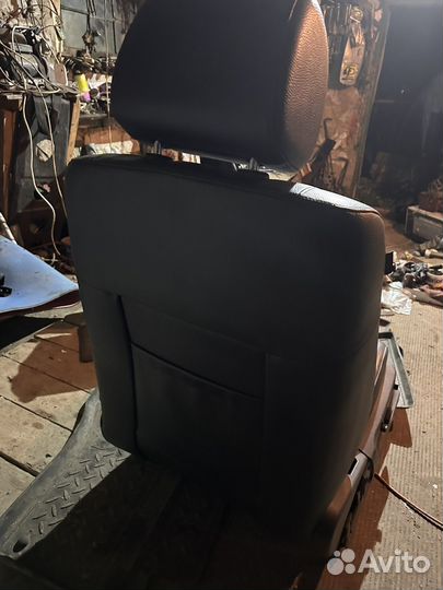 Передние сиденья Touareg