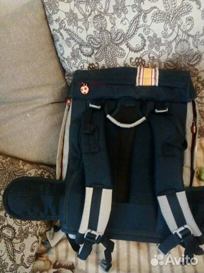 Портфель для мальчика начальных классов