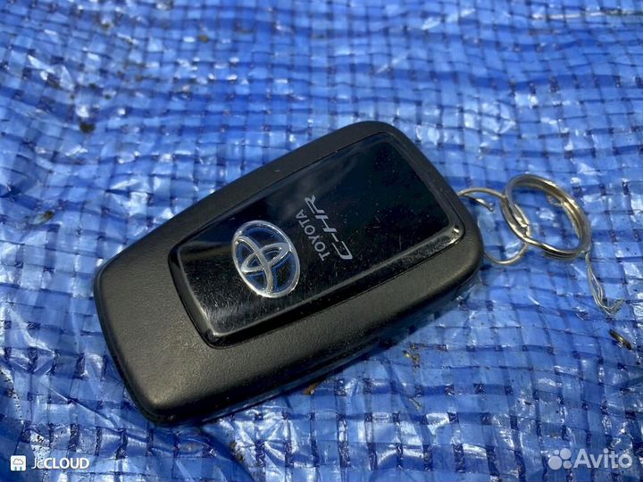 Ключ зажигания на toyota C-HR ZYX10 2zrfxe