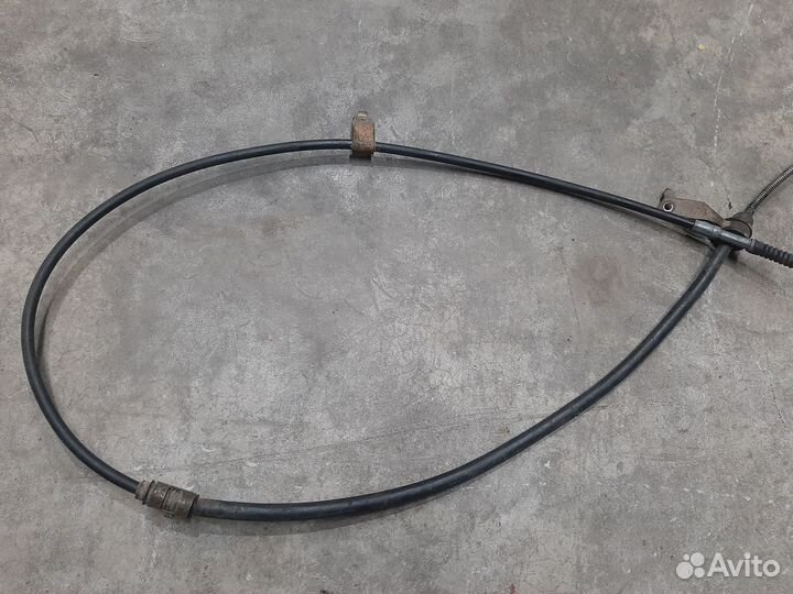 Тросик ручника левый Avensis 250 (2002-10) Европа