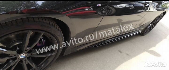 Лезвия на пороги для BMW G20 черный глянец