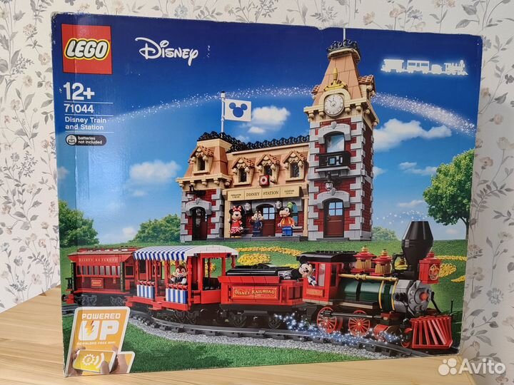 Конструктор Lego Disney 71044 Поезд и станция