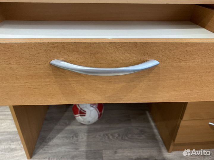 Стол с полками