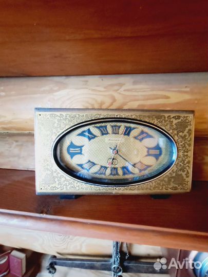 Настольные часы, кварц Янтарь