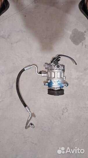 Компрессор кондиционера 5Q0820803M Volkswagen golf