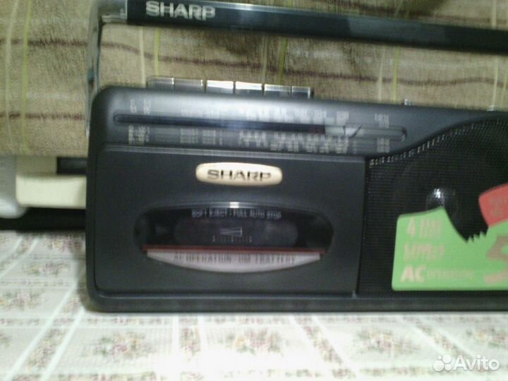 Магнитолы Sharp QT-100Z(GY) и Grown sz88