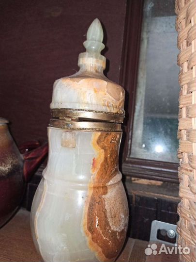 Кувшин оникс с крышкой