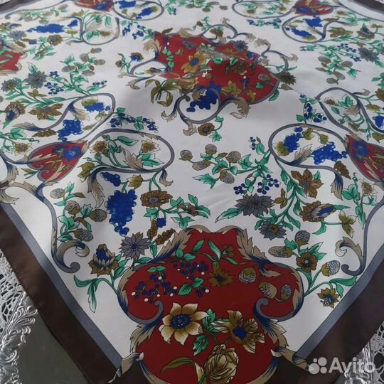 Красивый большой платок