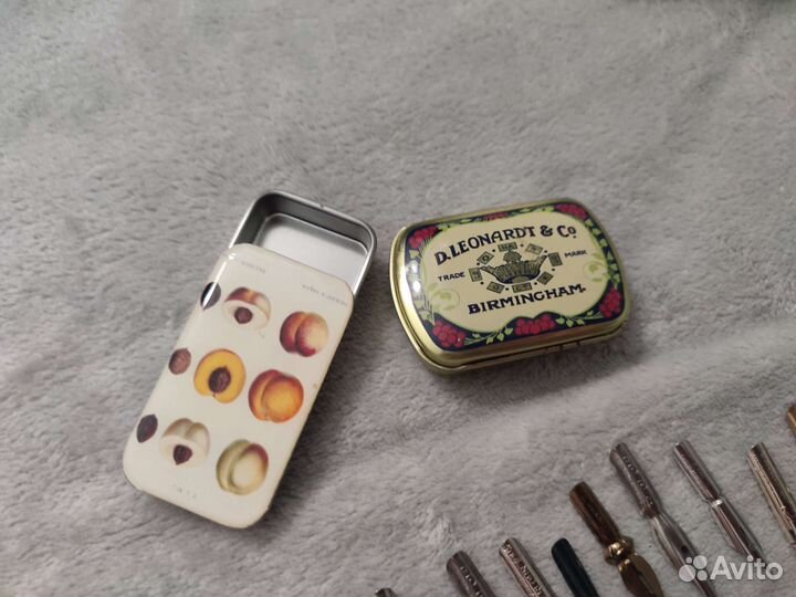 Набор для каллиграфии: перья, тушь, бумага и т.п