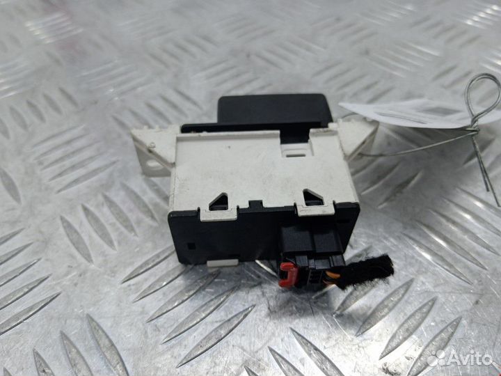 Кнопка аварийной сигнализации Ford Focus рест