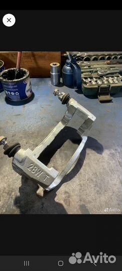 Скоба суппорта camry