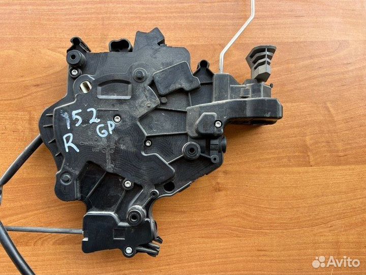 Замок сдвижной двери правый Vw Transporter T5 caac