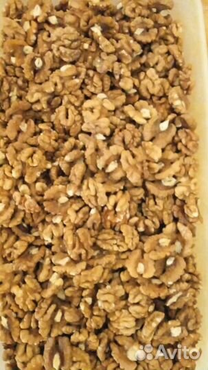 Орех грецкий бабочка