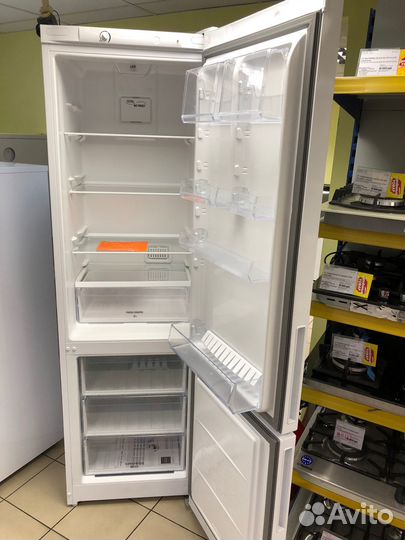 Холодильник Hotpoint-Ariston HF 4200 W