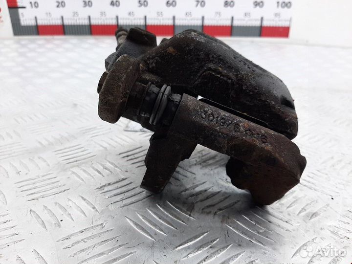 Суппорт передний правый BMW 1 34116774682