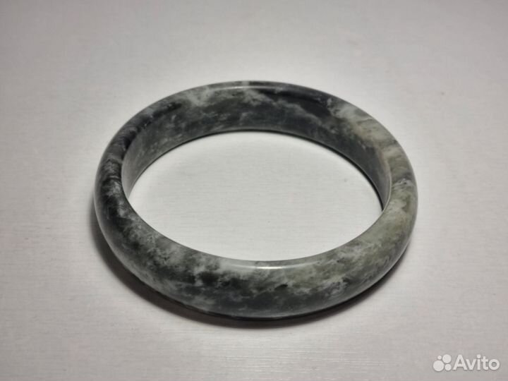 Нефритовый браслет