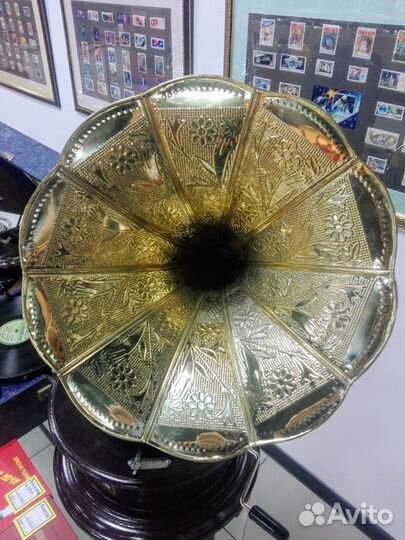 Граммофон с трубой механический, полностью рабочий