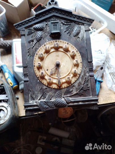 Старинные настенные часы с кукушкоц
