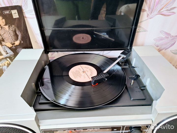 Проигрыватель винила 