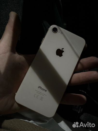 Телефон iPhone 8
