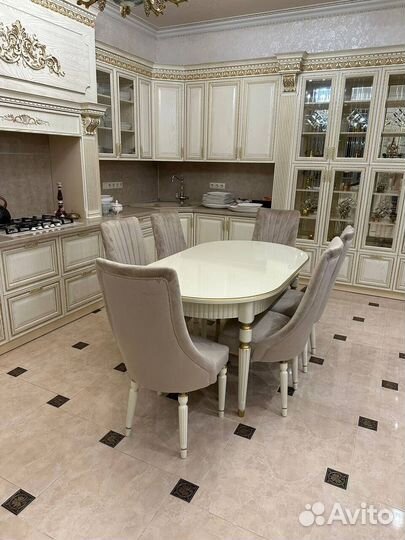 В наличии стол