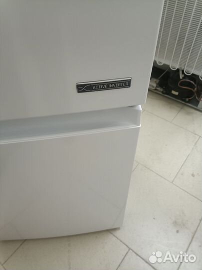 Холодильник хотпоинт аристон