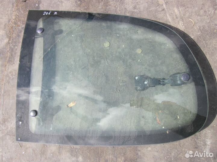 Peugeot 206 форточка