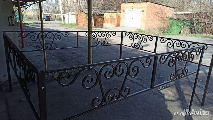 Ограда на кладбище