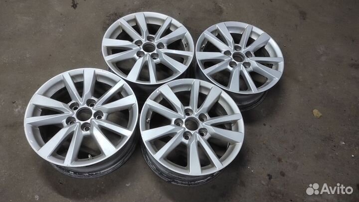 Диски литые Оригинальные Toyota Camry R16