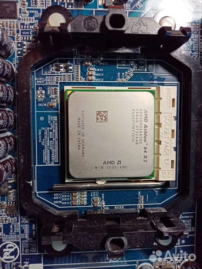 Материнская плата AM2 с процессором и памятью