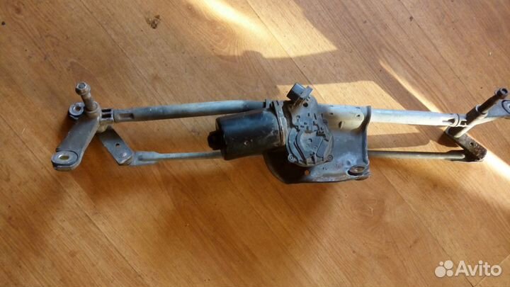 Тойота Авенсис моторчик стеклоочистителей с трапец