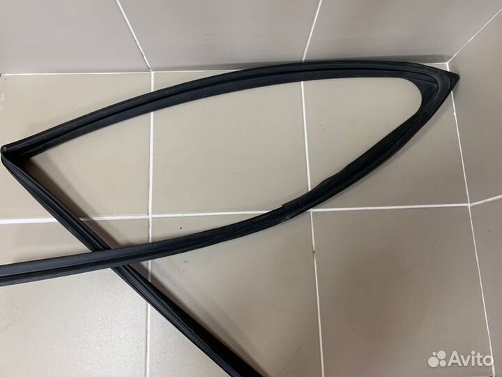 Уплотнитель стекла двери Renault Duster 2 (Hjd) 2