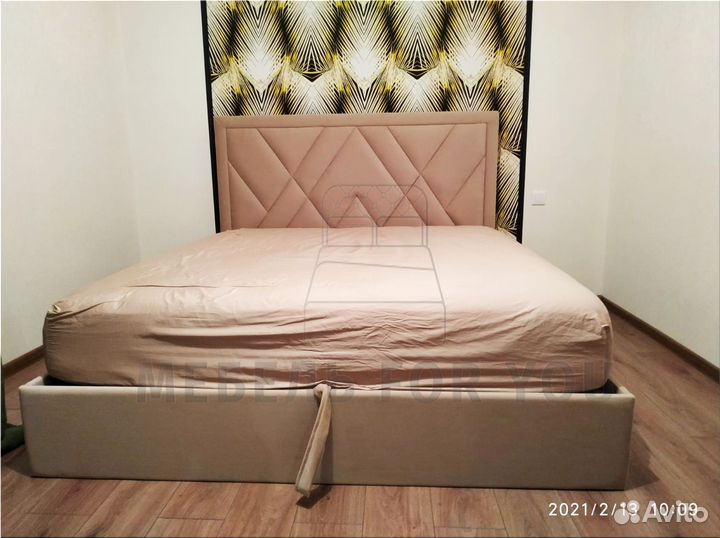 Кровать с матрасом