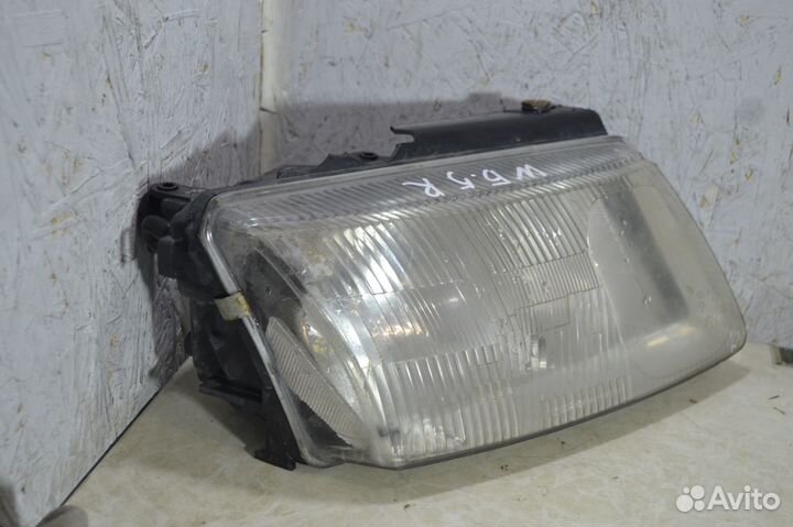 Фара передняя правая Volkswagen Passat B5