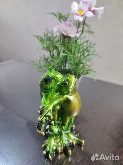 Статуэтка лягушка
