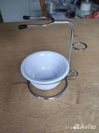 Держатель для помазка и бритвы