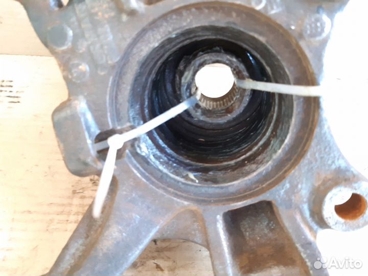 Кулак поворотный правый Фольксваген Т4