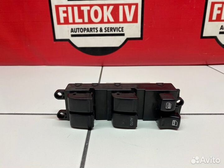 Блок управления стеклоподъемниками правый Nissan