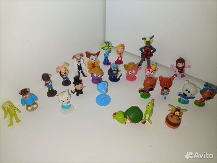 Игрушки из киндер сюрприза, шаров чупа-чупс