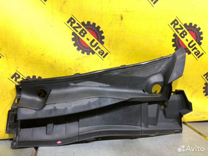 Решетка стеклоочистителя передняя левая Toyota