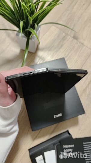 Samsung Galaxy Z Fold2, 12/256 ГБ