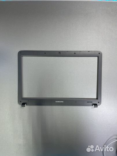 Рамка матрицы ноутбука Samsung BA75-02376B