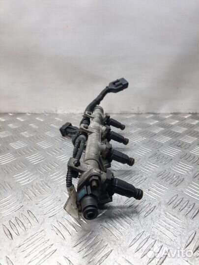 Топливная рампа Hyundai Matrix 1.6 G4ED 2003