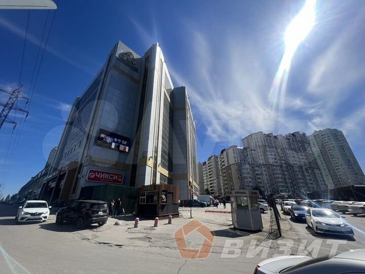 Торговое помещение в офисно-деловом центре, 92 м²