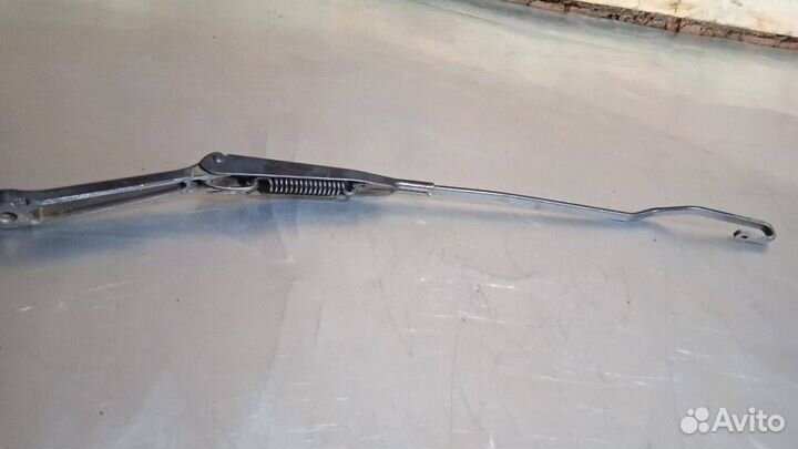 Поводок стеклоочистителя правый правой Opel Astra