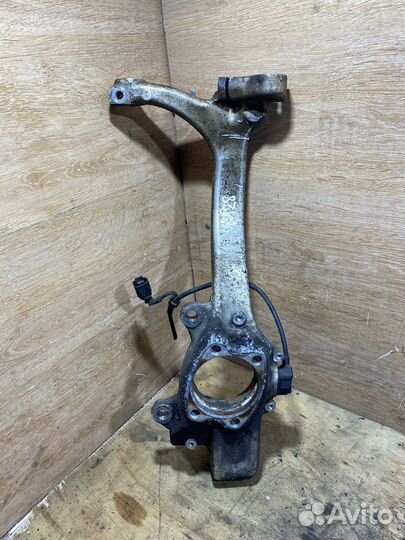 Поворотный кулак правый Audi A4 B7 X128