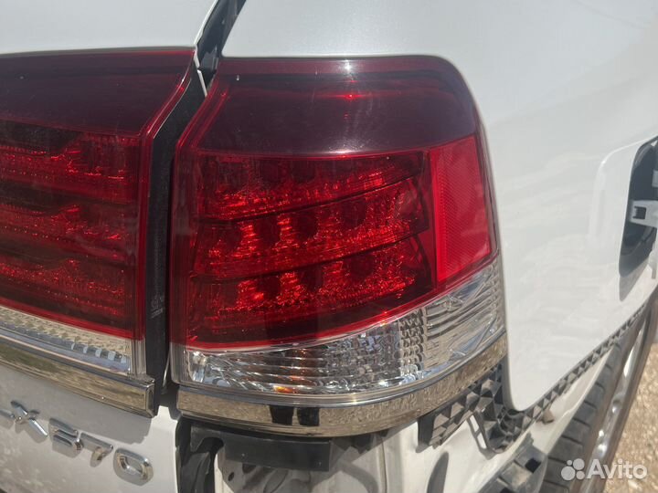 Lexus Lx570 фонарь крышки багажника