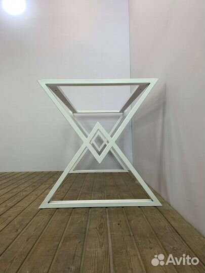 Стол в стиле лофт