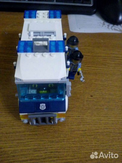 Lego полицейская машина из набора ограбление музея