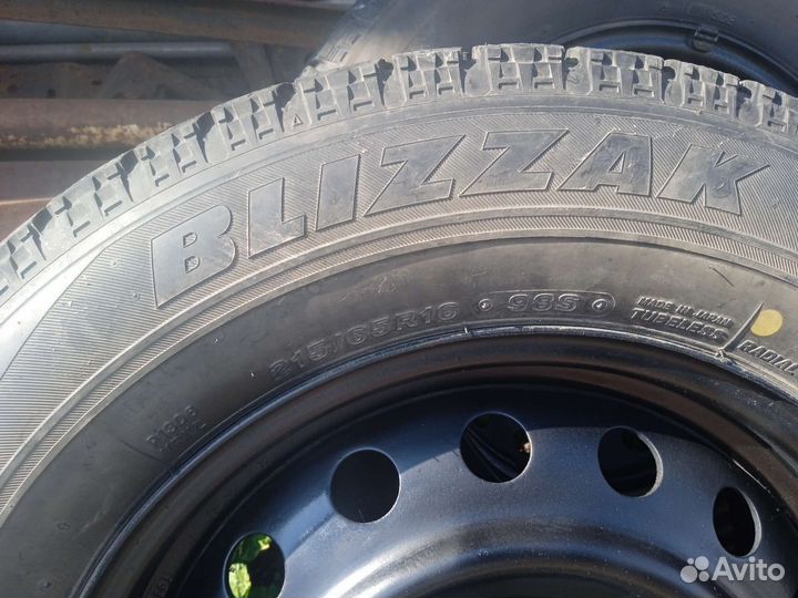 Bridgestone Blizzak VRX 215/65 R16